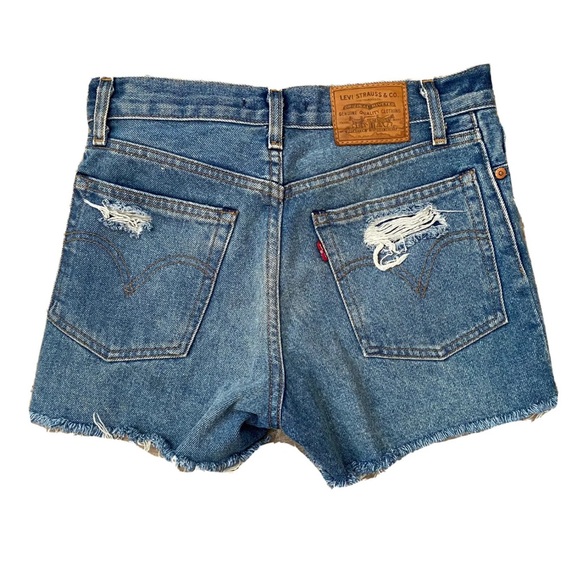 Levi’s Wedgie Distressed High Rise Jean Shorts 25 - Picture 3 of 4